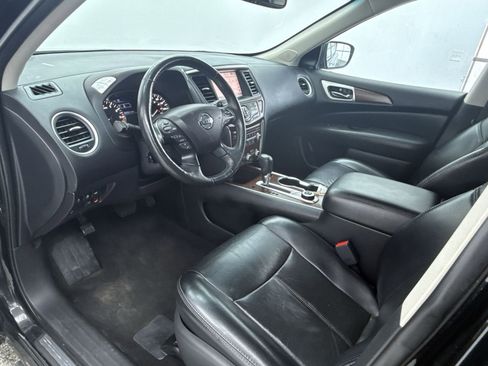 Used 2018 Nissan Pathfinder Platinum image 12