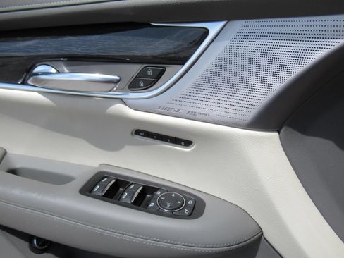 Used 2020 Cadillac XT6 Premium Luxury FWD image 21