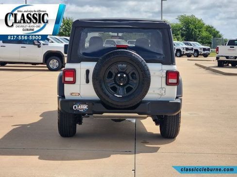 Used 2025 Jeep Wrangler Sport AWD/4WD image 7