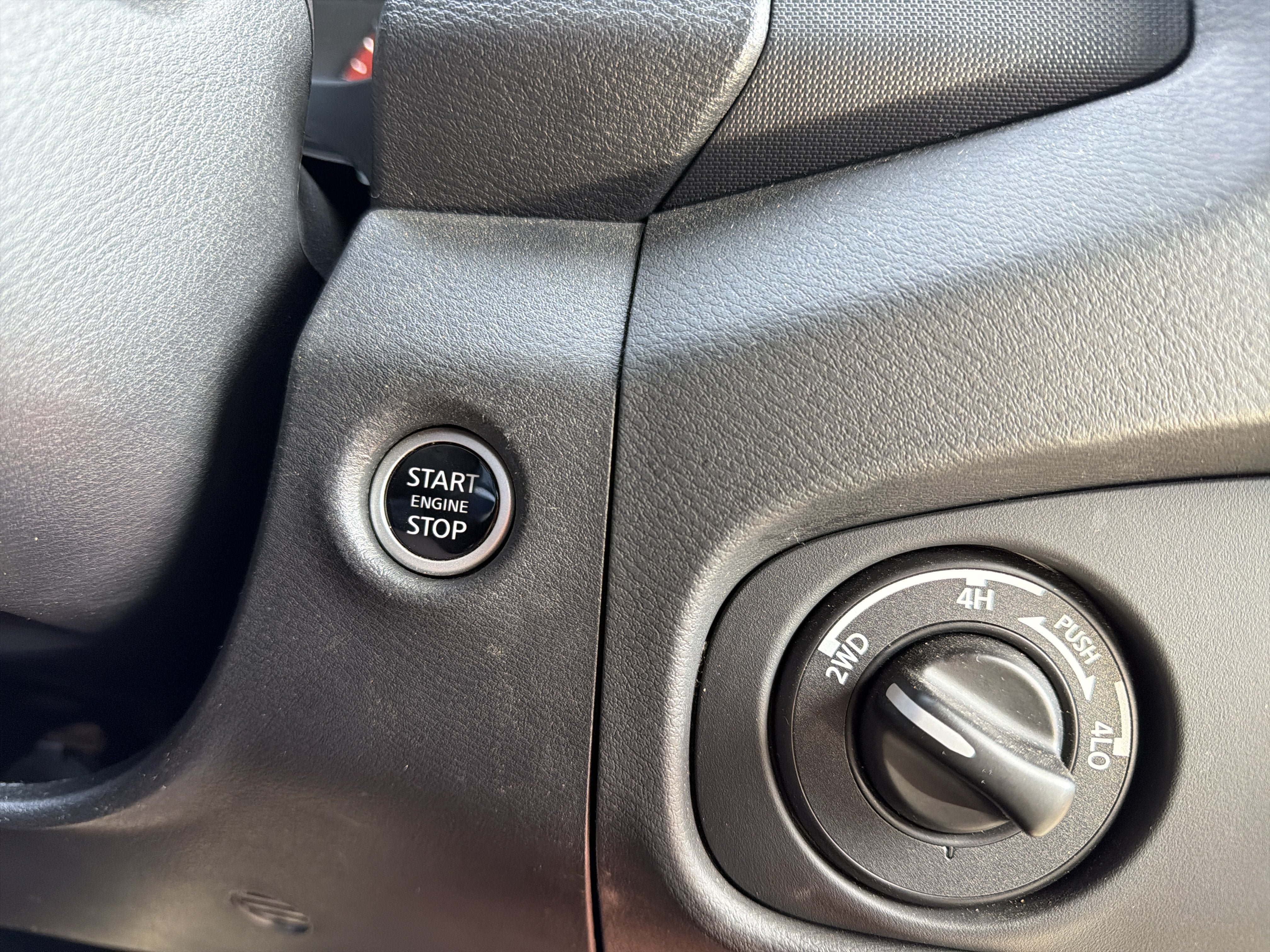 Used 2024 Nissan Frontier PRO-4X w/ Technology Package AWD/4WD image 19