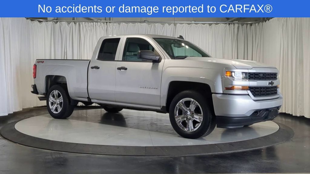 Used 2019 Chevrolet Silverado 1500 Custom w/ Custom Convenience Package AWD/4WD image 2