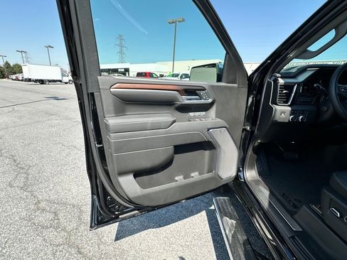 Used 2025 GMC Sierra 1500 Denali w/ Denali Reserve Package AWD/4WD image 16
