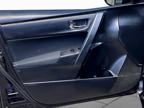 Used 2018 Toyota Corolla LE FWD image 25