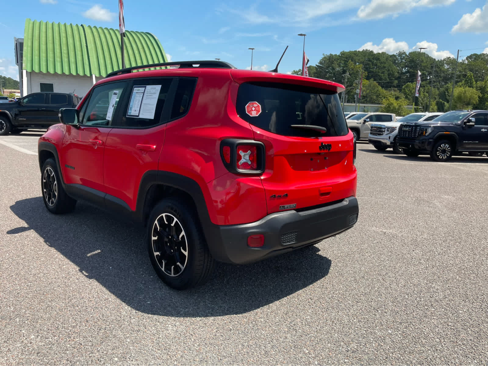 Used 2023 Jeep Renegade Latitude AWD/4WD image 7