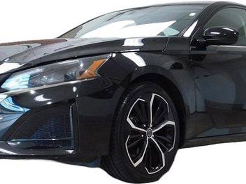 Used 2023 Nissan Altima 2.5 SR image 1