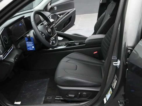 New 2026 Hyundai Elantra Limited FWD image 17