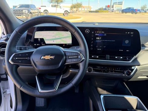 Used 2025 Chevrolet Equinox LT image 12