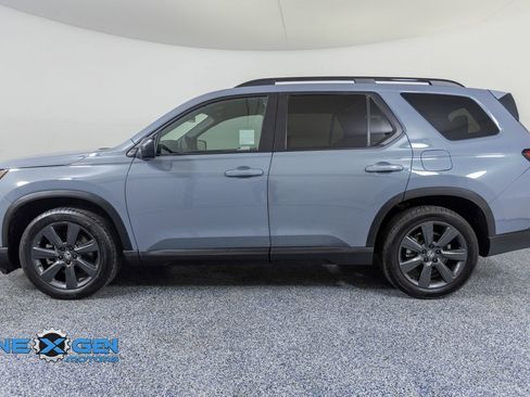 Used 2025 Honda Pilot Sport image 8