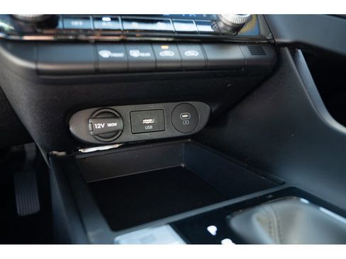 Used 2024 Hyundai Elantra SEL FWD image 25