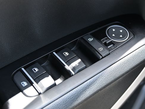Used 2025 Kia Soul LX w/ LX Technology Package FWD image 15