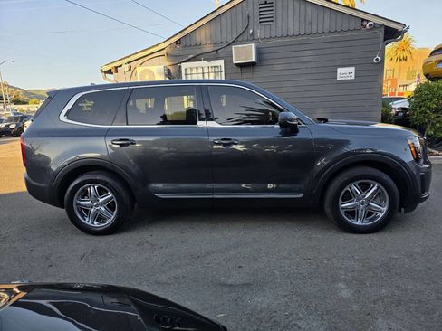 Used 2020 Kia Telluride LX image 2