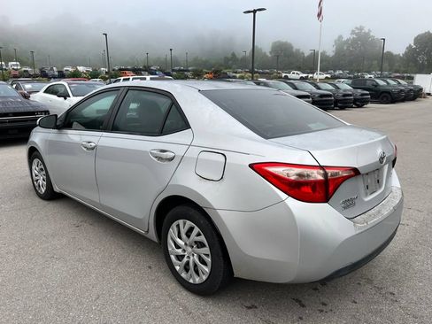 Used 2017 Toyota Corolla LE FWD image 3
