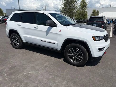 Used 2020 Jeep Grand Cherokee Trailhawk w/ Trailhawk Luxury Group AWD/4WD image 3