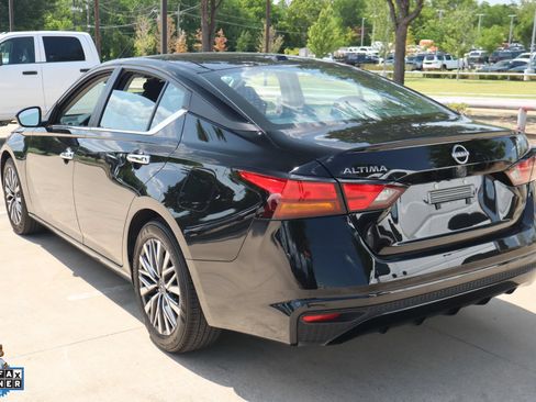 Used 2025 Nissan Altima 2.5 SV FWD image 6