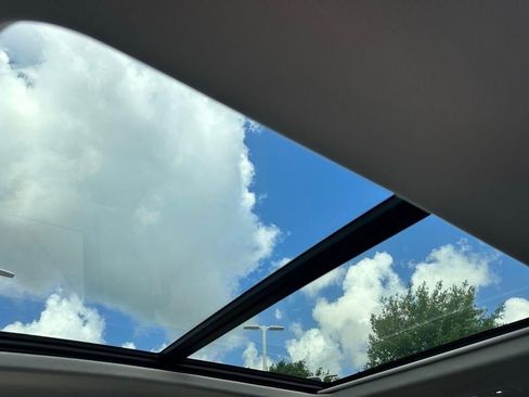 Used 2024 Toyota Tundra Limited AWD/4WD image 9