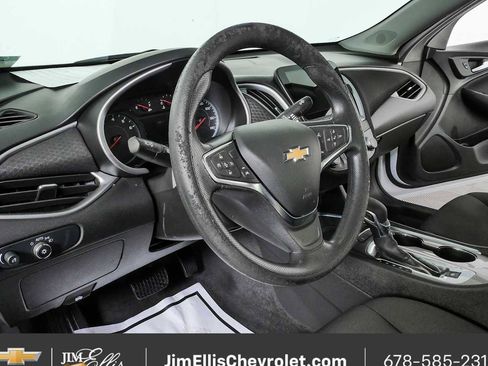 Used 2025 Chevrolet Malibu LT FWD image 4