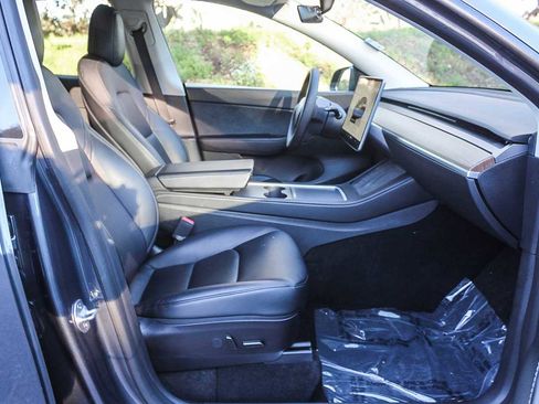 Used 2022 Tesla Model Y Long Range image 16