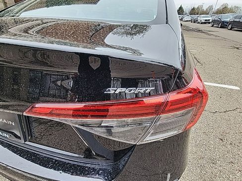 Used 2023 Honda Civic Sport image 10