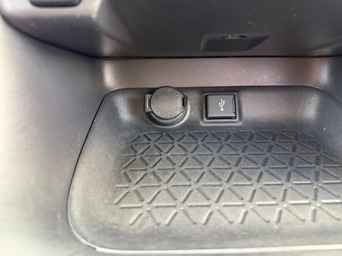 Used 2020 Toyota RAV4 LE w/ All Weather Liner Package AWD/4WD image 28