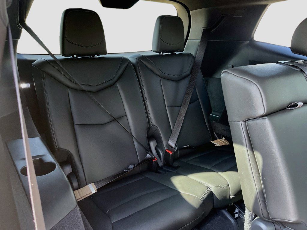 Used 2025 Cadillac XT6 Luxury FWD image 30