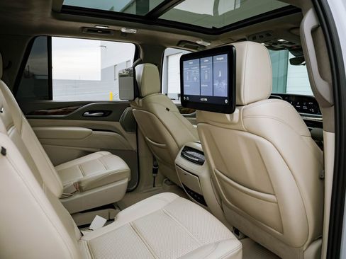 Used 2021 Cadillac Escalade Sport Platinum w/ LPO, ONYX Package image 27