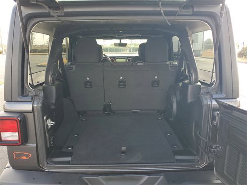 Used 2022 Jeep Wrangler Unlimited Sahara w/ Cold Weather Group image 6