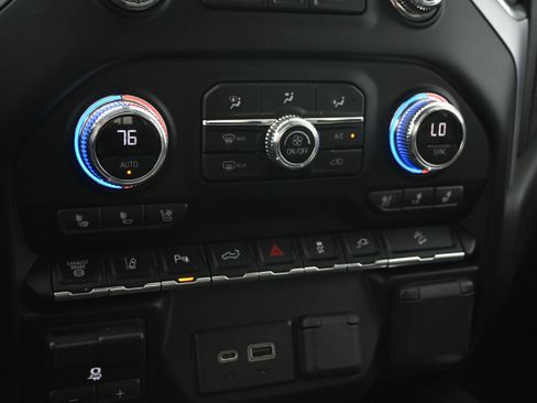 Used 2020 GMC Sierra 2500 SLT w/ SLT Premium Plus Package image 21