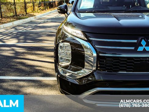 Used 2025 Mitsubishi Outlander SE image 12