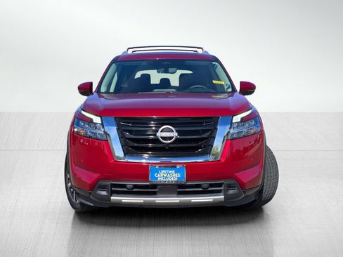 Used 2023 Nissan Pathfinder Platinum FWD image 2