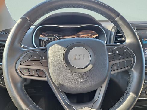 Used 2019 Jeep Cherokee Trailhawk image 18