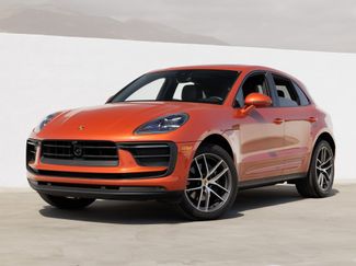 Certified 2025 Porsche Macan image 1