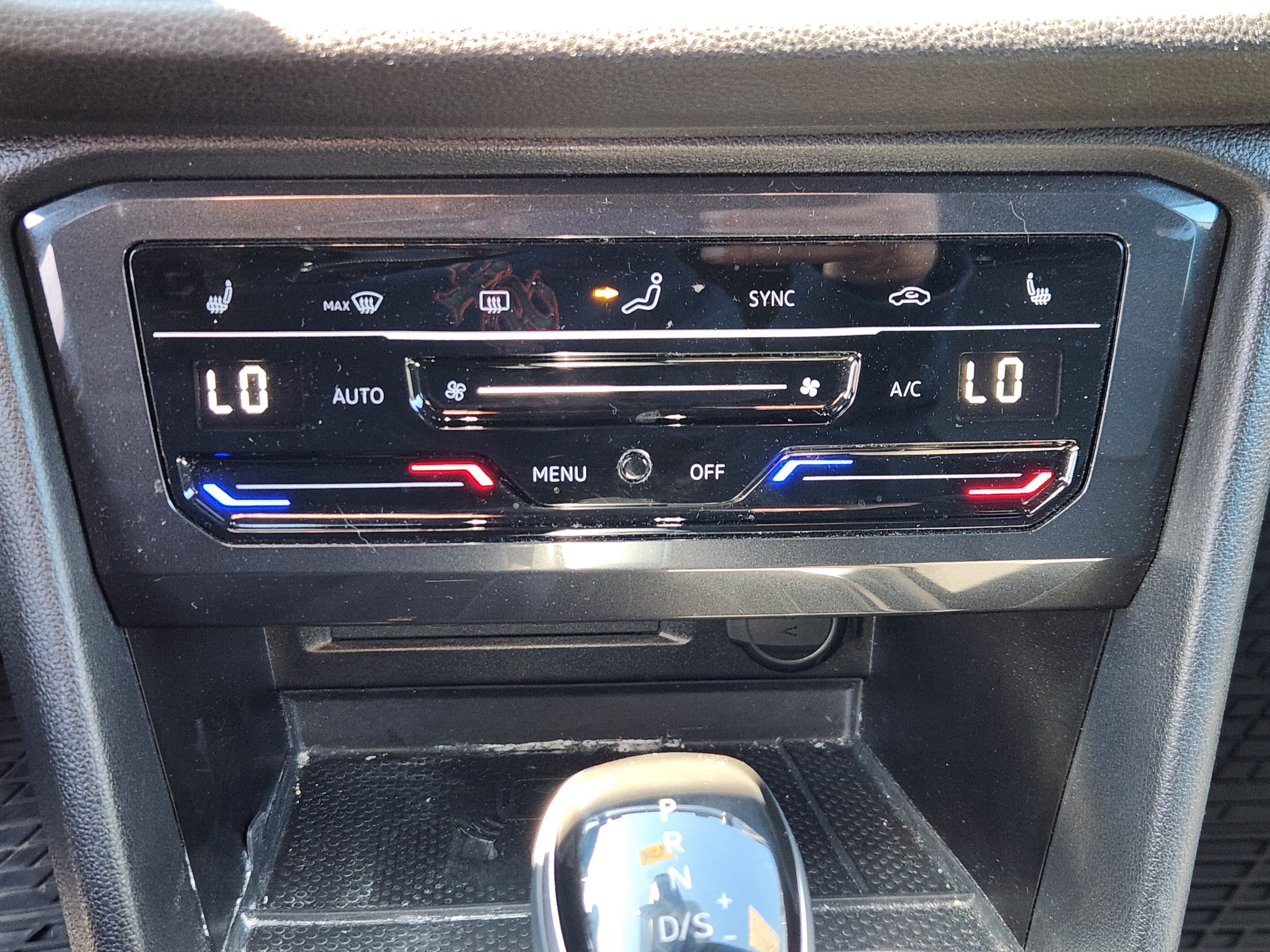 Certified 2024 Volkswagen Tiguan SE R-Line AWD/4WD image 21
