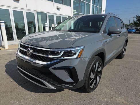 Certified 2024 Volkswagen Taos SEL AWD/4WD image 12