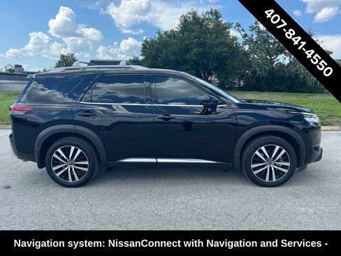 Used 2025 Nissan Pathfinder Platinum FWD image 2