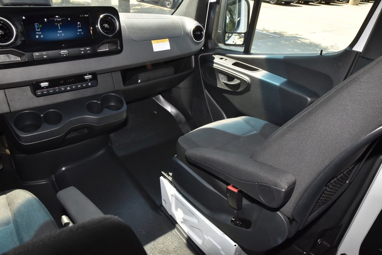 Used 2025 Mercedes-Benz Sprinter 2500 image 17