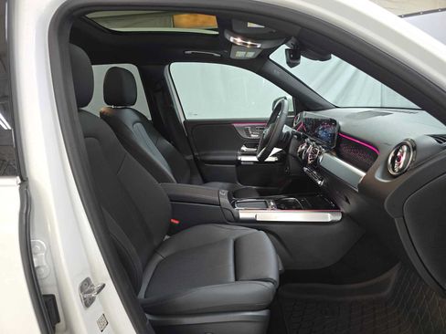 Used 2026 Mercedes-Benz GLB 250 4MATIC image 10