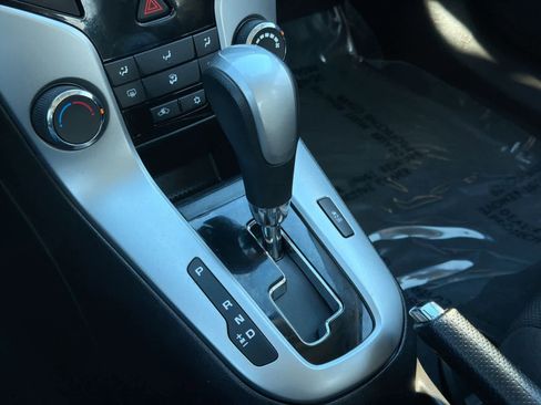 Used 2016 Chevrolet Cruze LT w/ Technology Package image 32