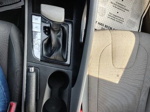 Used 2021 Hyundai Elantra SE image 17