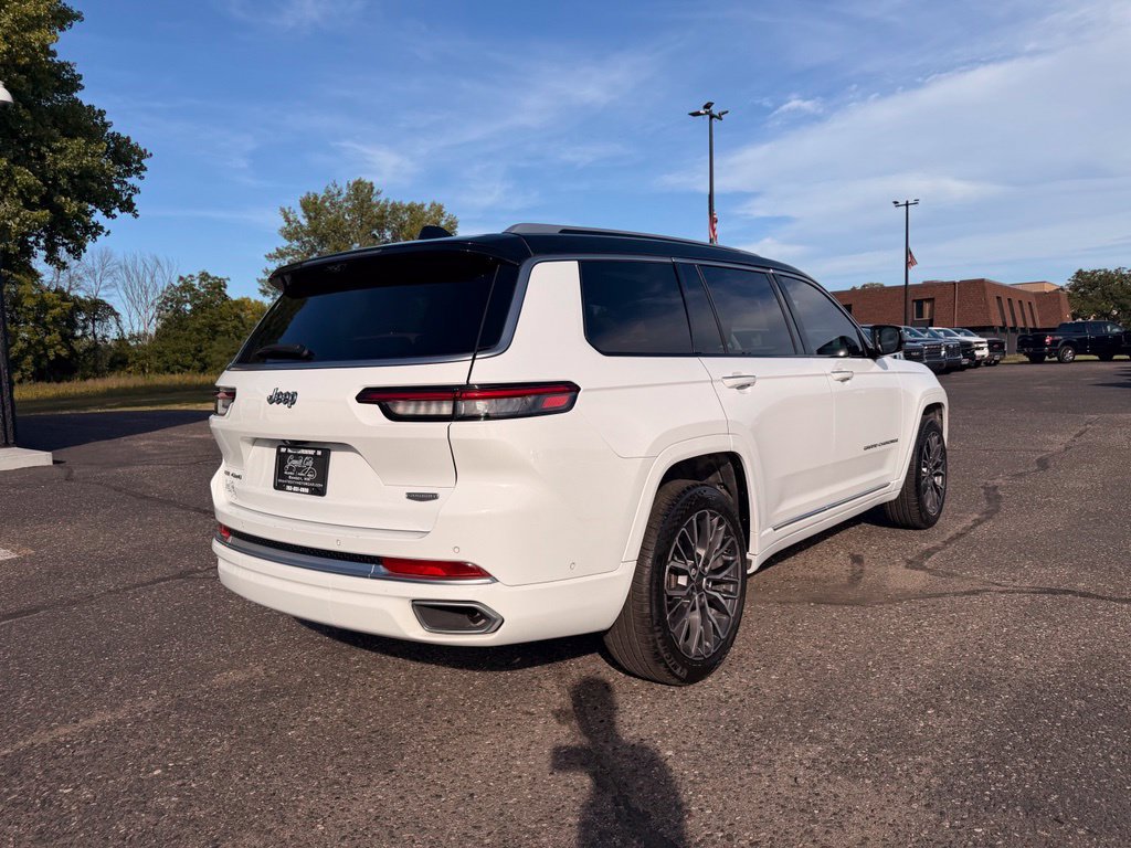 Used 2023 Jeep Grand Cherokee L Summit AWD/4WD image 5