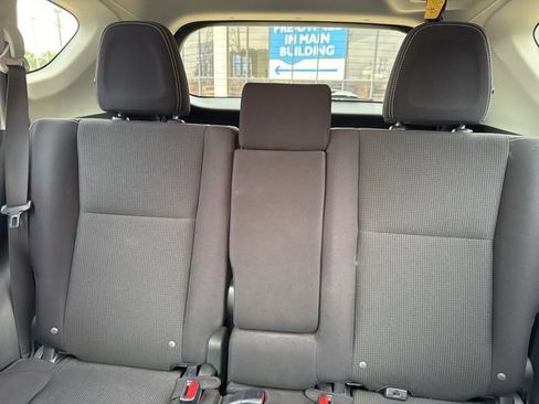 Used 2018 Toyota RAV4 XLE w/ Plus Extra Value Package FWD image 8