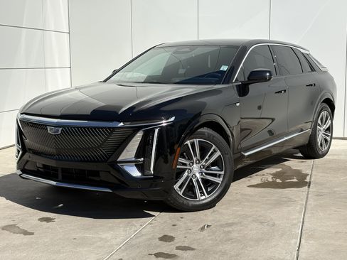 Certified 2024 Cadillac Lyriq Luxury w/ LPO, Floor Liner Package image 2