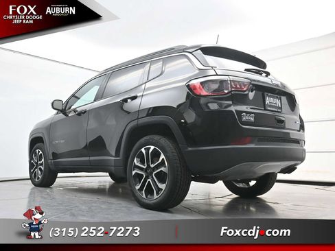 Used 2022 Jeep Compass Limited AWD/4WD image 22