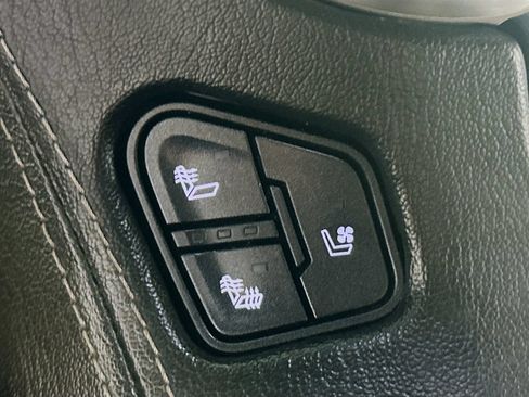 Used 2017 GMC Yukon SLT AWD/4WD image 24