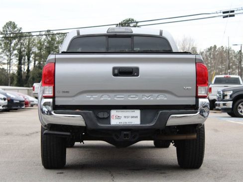 Used 2017 Toyota Tacoma SR5 image 6