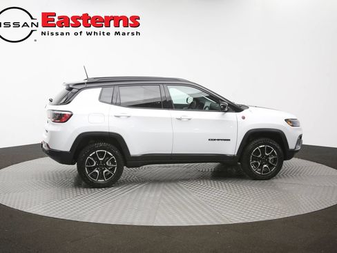 Used 2025 Jeep Compass Trailhawk w/ Trailer Tow Group AWD/4WD image 42