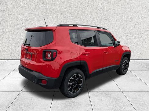 Used 2023 Jeep Renegade Latitude AWD/4WD image 3