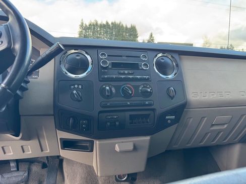 Used 2010 Ford F250 XLT image 9