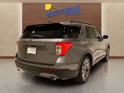 Used 2023 Ford Explorer XLT w/ Equipment Group 202A image 4