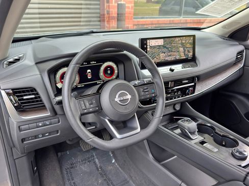 Used 2024 Nissan Rogue Platinum w/ Platinum Premium Package AWD/4WD image 14