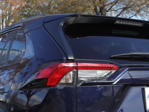 Used 2021 Toyota RAV4 XLE Premium image 37